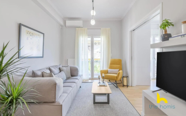 Sun-Splashed 2-BDR Corner Apartment with Hillside views!