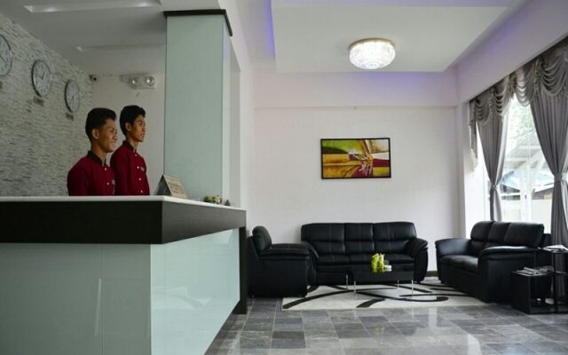 Platinum River View Hotel