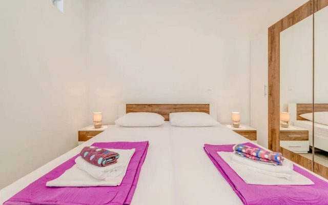 Apartments Maestral