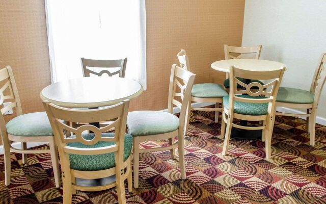 Econo Lodge Mechanicsburg