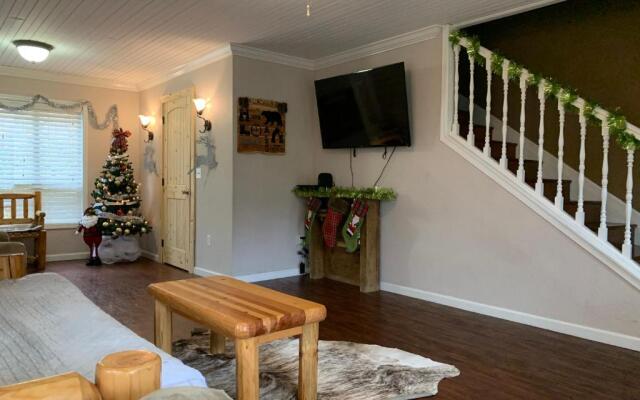 5Bedrooms*4KING BEDS*OUTSTANDING LOCATION*HotTub*