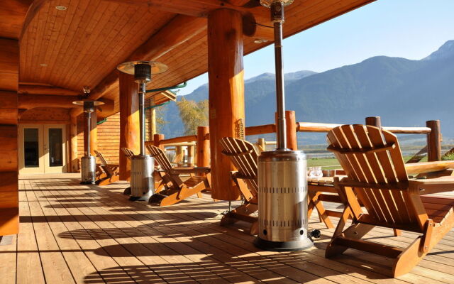 Fraser River Lodge