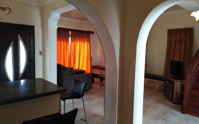 Lovely 7 Bedroom Villa !!