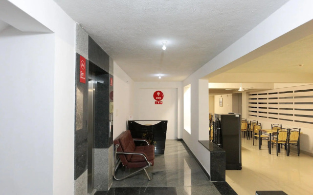 Royce Ebony by OYO Rooms