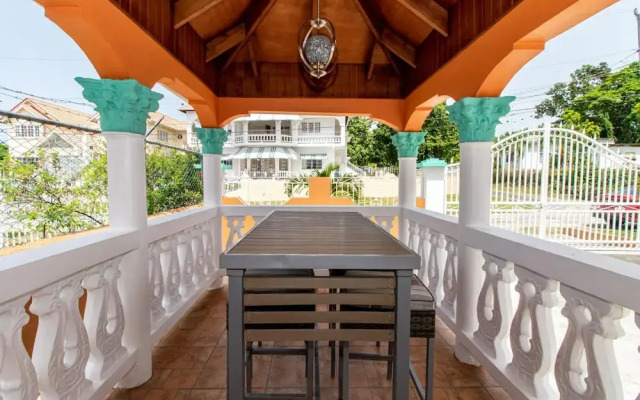 Runaway Bay Gem Suite