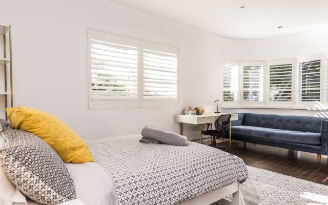 Coogee Luxury Home with Salt Water Pool & Parking