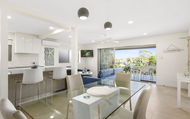 Breathtaking Views Across Noosa - Unit 1 Taralla 18 Edgar Bennett Avenue – Guest Rooms – Noosa Heads