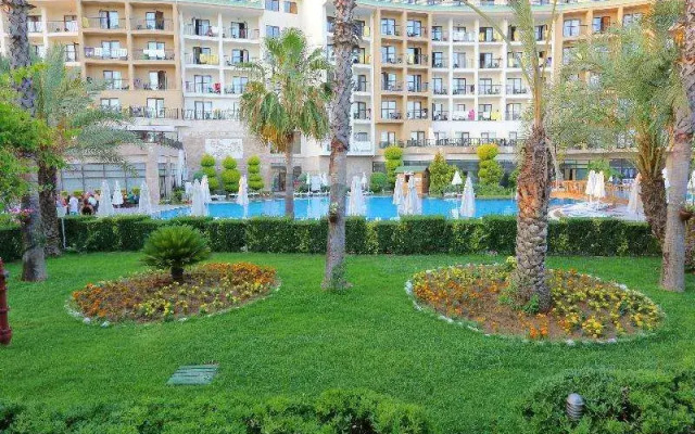 Lyra Resort & Spa