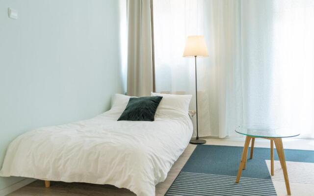 Spacious and Quiet - City Center Apartment