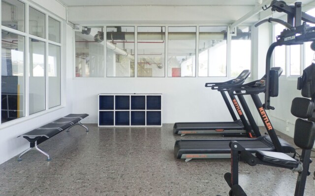 Tranquil And Comfort Studio At De Prima Apartment