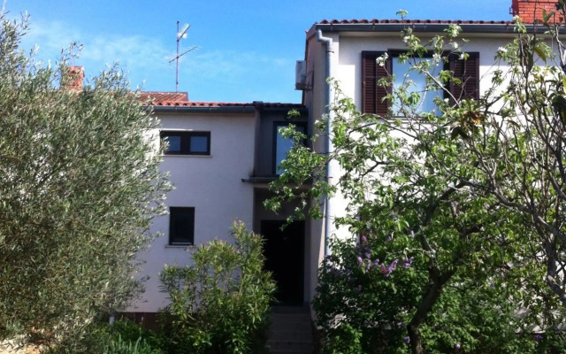 Domus Maria, Banjole