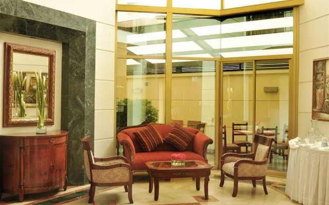 La Colina Suites