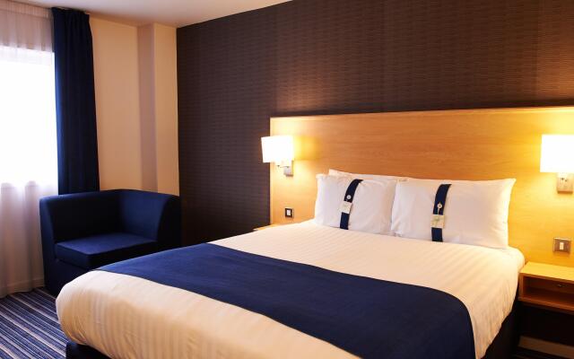 Holiday Inn Express Manchester Airport, an IHG Hotel