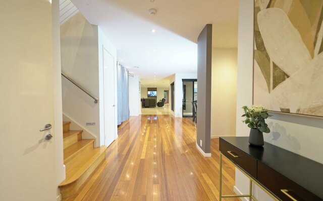 Luxury 7BRM Lakeside BigHouse Point Cook