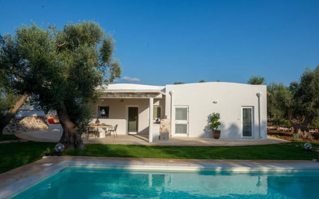 Traditional Trullo la Specchia