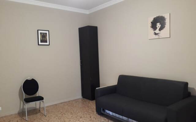 48 airport budget rooms