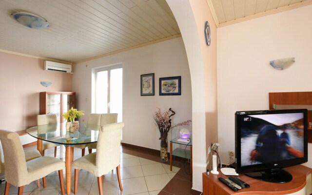Spacious Apartment in Zadar With Private Terrace