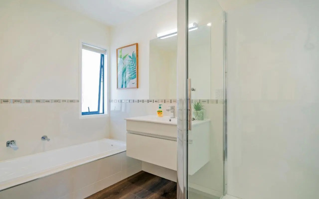 Peace and Paradise - Whitianga Holiday Home