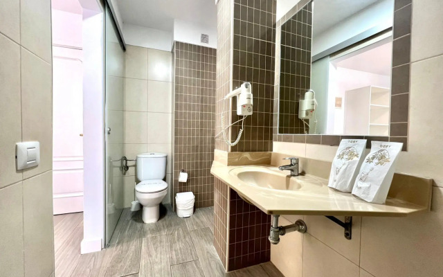 Reformed studio,Wifi,pool, at 250 m from beach