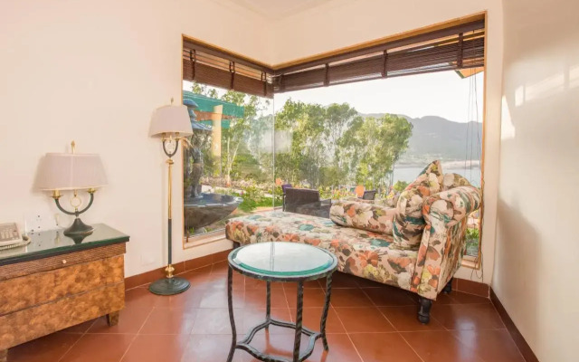 Residency Lake Resort & Spa