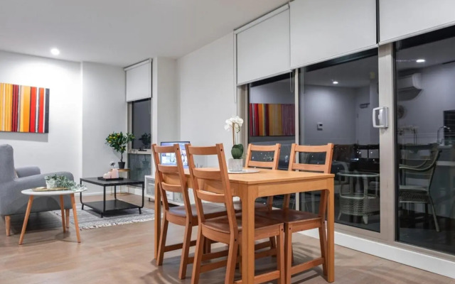 City view 2BR2BA Maribyrnong +wifi+park+balcony