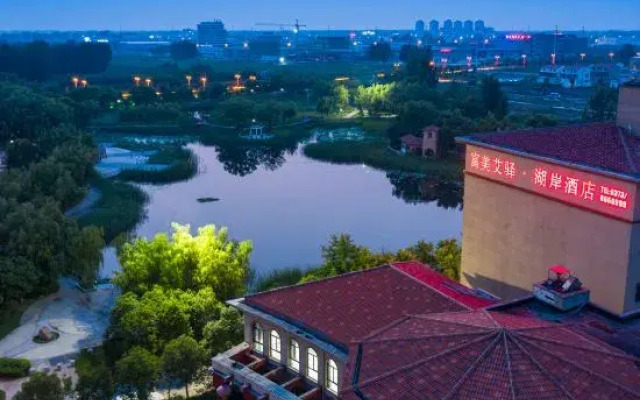 Aiyi Lakeshore Hotel