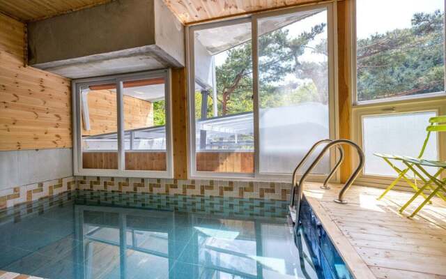 Harbor House poolvilla couple