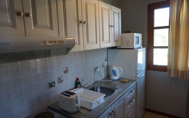 Faros Suites - Adults Only
