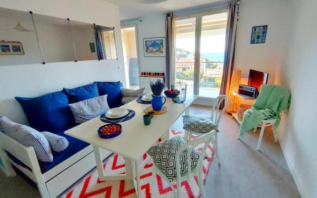 Appartement avec terrasse vue mer, proximité plage, place parking