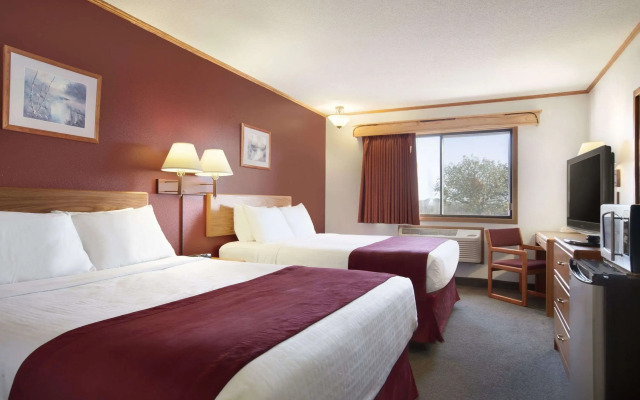 Super 8 by Wyndham Eveleth