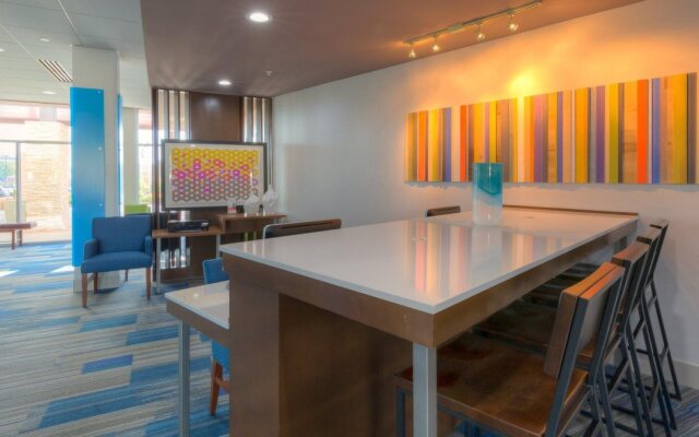 Holiday Inn Express & Suites Tulsa Midtown by IHG