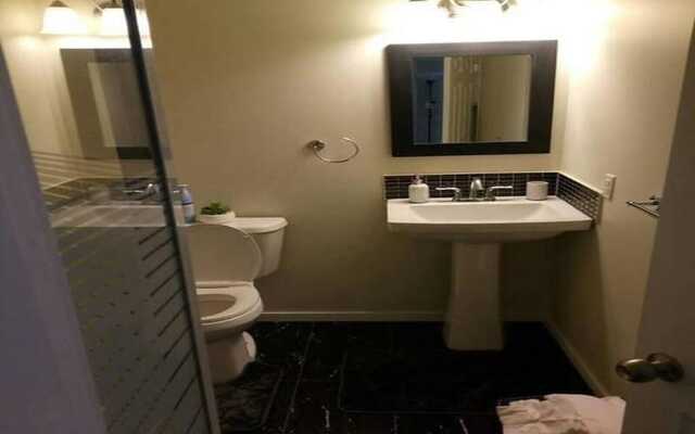 Beautiful Furnished Basement Suite In Airdrie