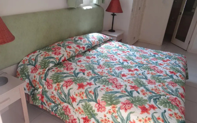 Tropical Winds Apartment Hotel