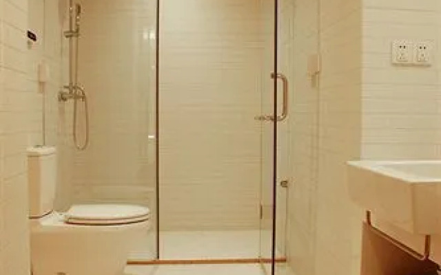 Private-Enjoyed Home Apartment Hotel of R&F Wales Apartment