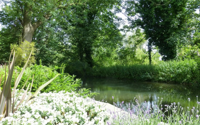 The Riverside House Hotel