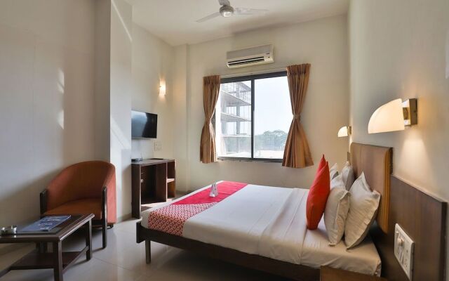OYO 12945 Hotel President