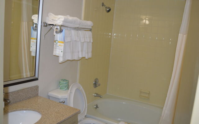 Rodeway Inn & Suites