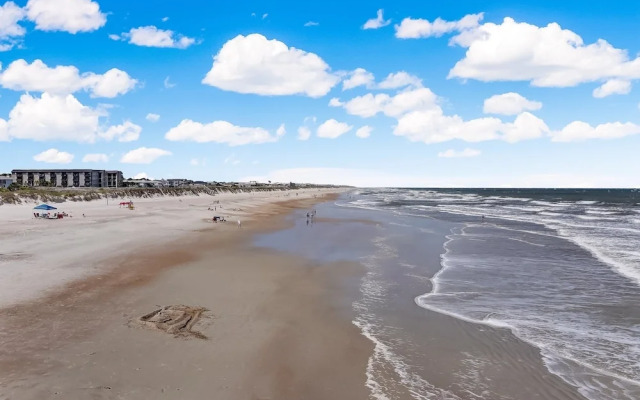 Tastefully Decorated Condo with Scenic Beach Views by RedAwning