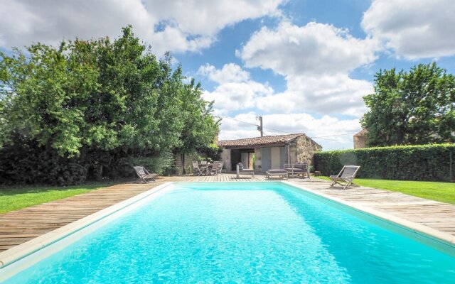 Attractive Holiday Home with Private Swimming Pool And Pool House in the Vendee