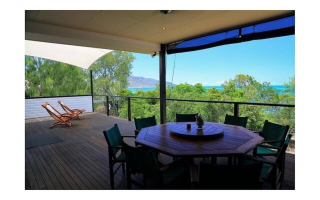Hideaway Retreat Beach House with Pool