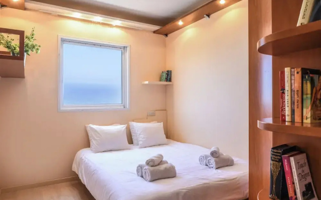 MAMAD - Netanya Panoramic Sea-View 4BR Apartment