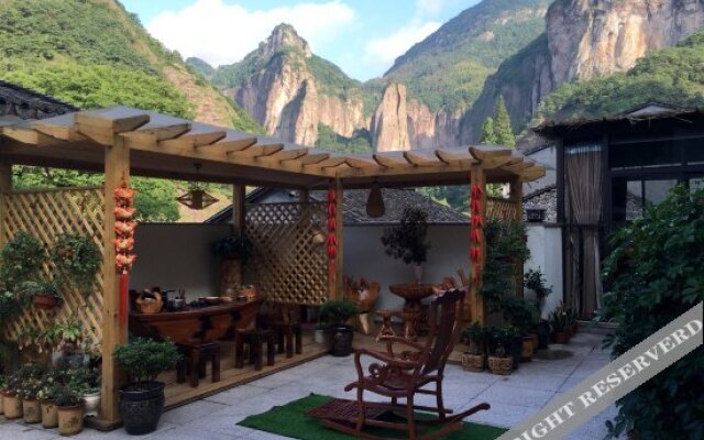 Yaqiu Courtyard Featured Hostel