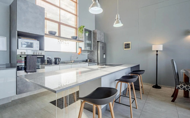 516 Point Bay - Super Stylish for Less