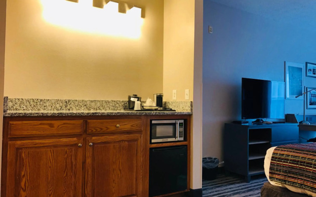 Country Inn & Suites by Radisson, Nashville Airport East, TN