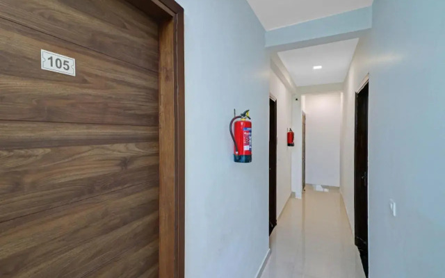 OYO 87366 Hotel Safari Inn