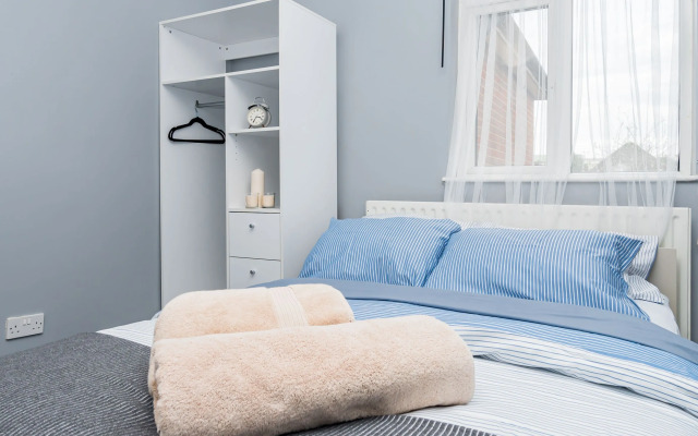 Shirley House 2 Guest House Self Catering by Southampton General Hospital