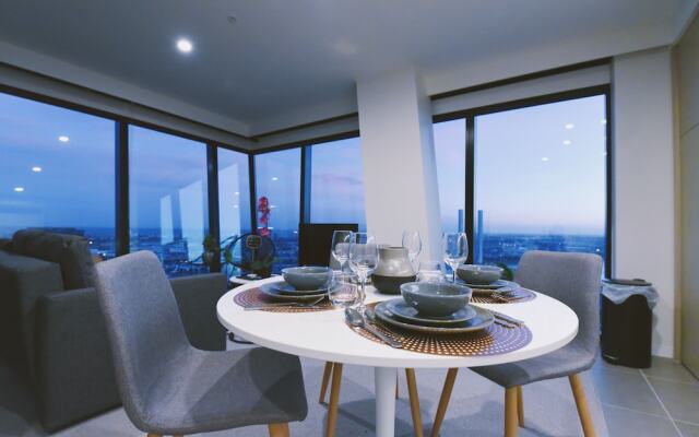 Hfn Riverside Docklands Apartment