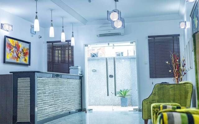 Dyke Suites And Apartments