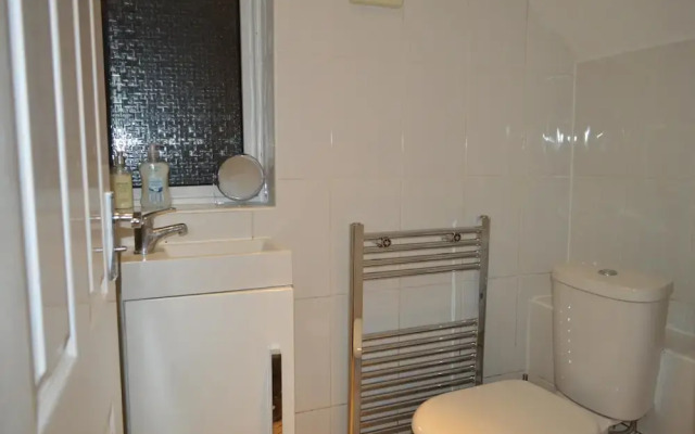 Harrow/sleeps10/privategarden/3br/freeparking/wifi