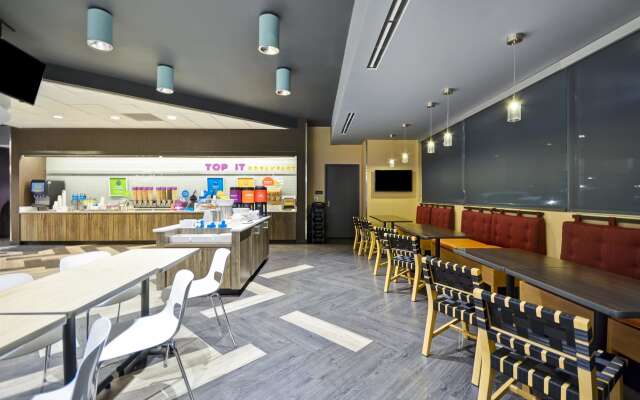 Tru by Hilton Sumter